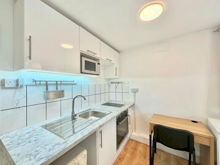 Studio To Rent In Hogarth Road, London, SW5