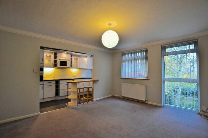 1 Bedroom Flat To Rent In Harrowdene Gardens, Teddington, TW11