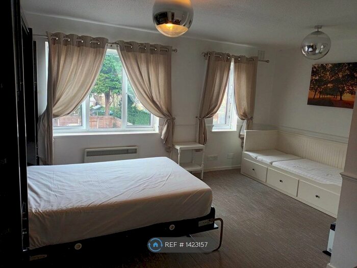 Studio To Rent In Friars Avenue, London, SW15