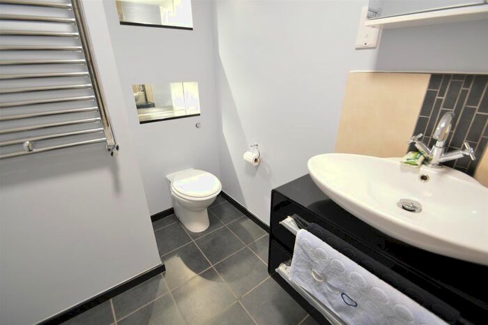 4 Bedroom Semi-Detached House To Rent In Nineacres Way, Coulsdon, CR5