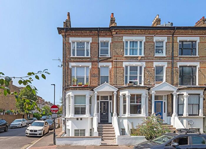 2 Bedroom Flat For Sale In Stockwell Road, SW9