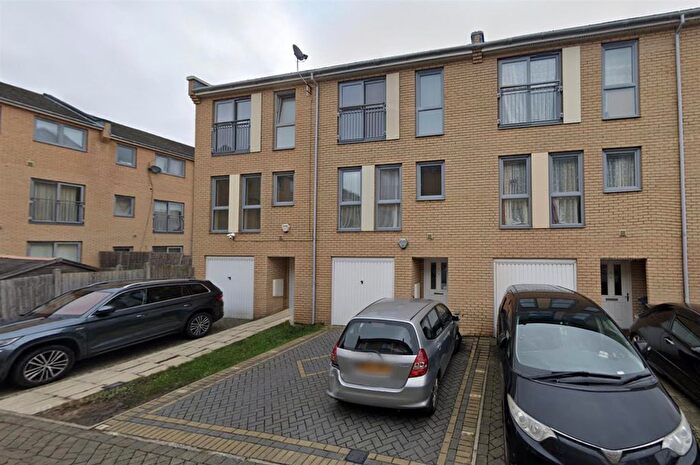 4 Bedroom Town House To Rent In Cameron Crescent, Burnt Oak, Edgware, HA8