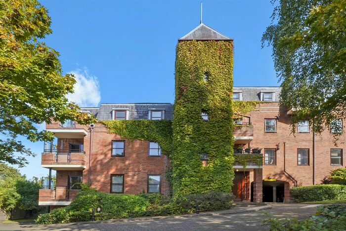 2 Bedroom Flat To Rent In Lychgate Manor, Roxborough Park, Harrow On The Hill, HA1