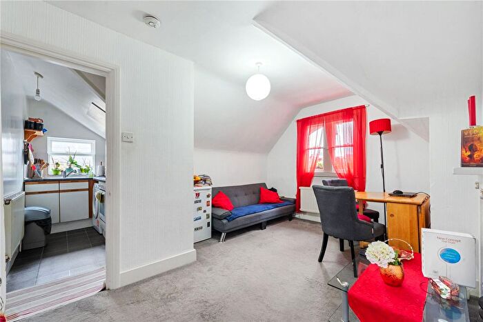 1 Bedroom Flat To Rent In Kingston Hill, Kingston Upon Thames, KT2