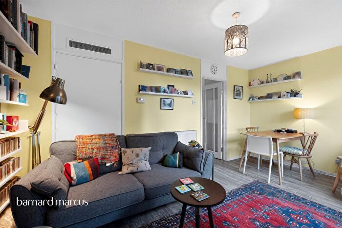 3 Bedroom Flat For Sale In Distin Street, London, SE11