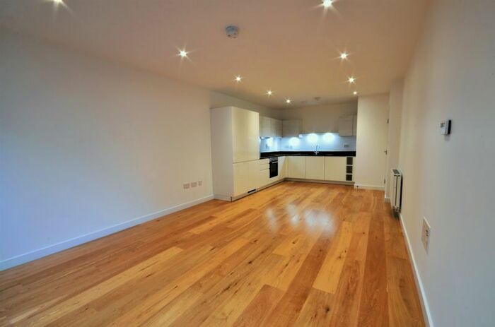 1 Bedroom Flat To Rent In Bed Flat In Luxury Development, Hanwell, Southall, UB2