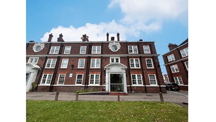 2 Bedroom Flat For Sale In Cleverly Estate, Wormholt Road, Shepherds Bush, London, W12