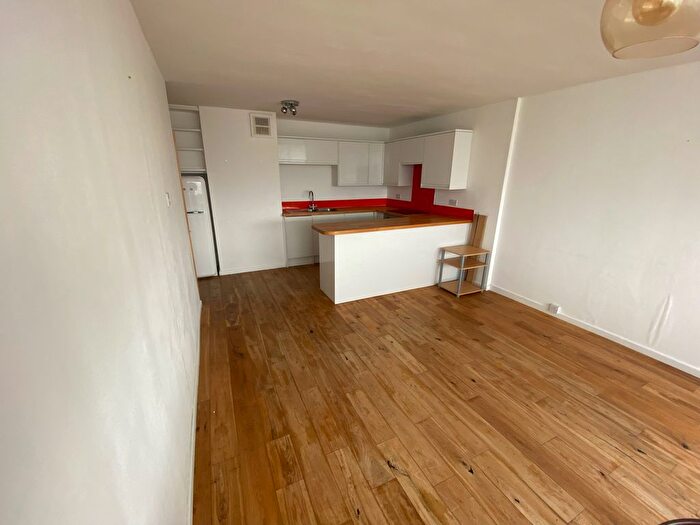 2 Bedroom Flat To Rent In All Saints Avenue, Margate, CT9