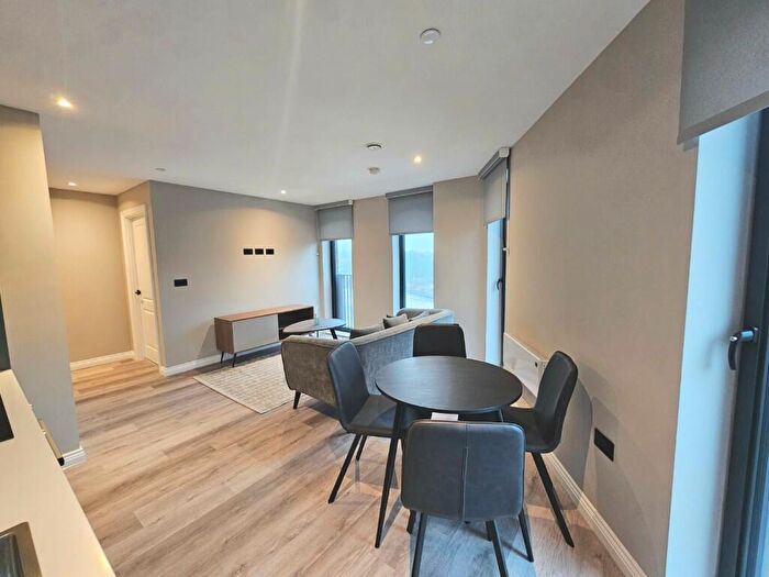 2 Bedroom Apartment To Rent In Whitehall Road, Leeds, West Yorkshire, LS12