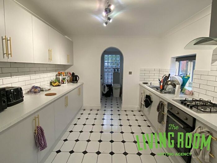 5 Bedroom House To Rent In Strathnairn Street, Roath, Cardiff, CF24