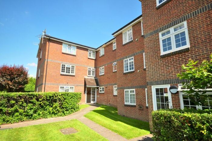 1 Bedroom Flat To Rent In Abbotsbury Court, Horsham, RH13