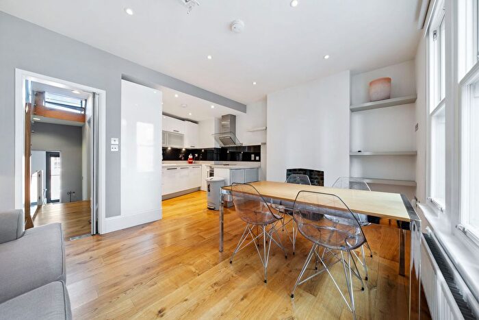 2 Bedroom Flat To Rent In Dalston Lane, London, E8