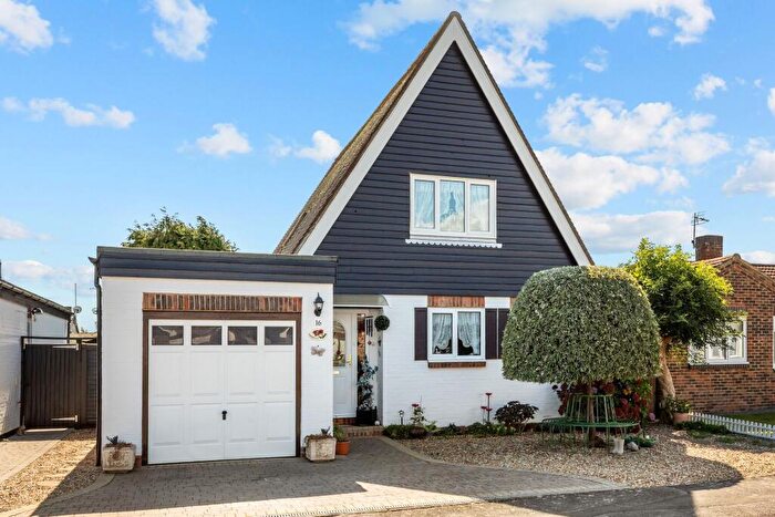 3 Bedroom Chalet For Sale In Brou Close, East Preston, BN16