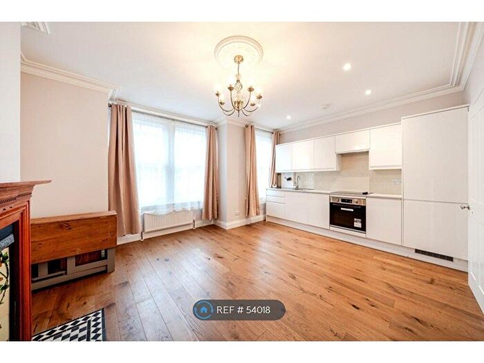 1 Bedroom Flat To Rent In London, London, SW8