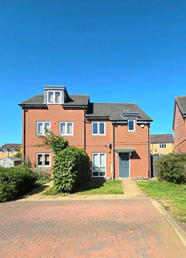 3 Bedroom House To Rent In Berryfields, Aylesbury, HP18