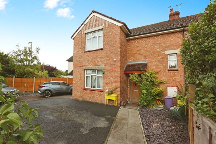 3 Bedroom Semi-detached House For Sale In Passfield Avenue, Eastleigh, Hampshire, SO50