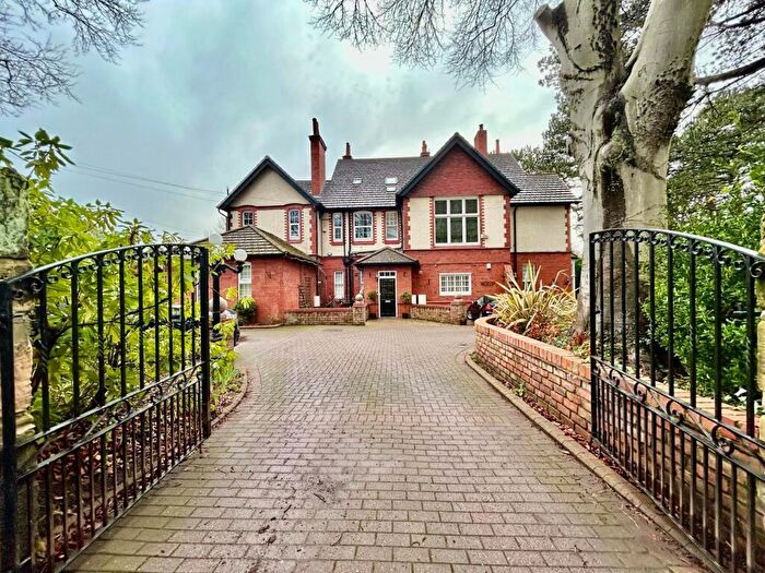 2 Bedroom Penthouse For Sale In Flat, Noctorum Lane, Prenton, Wirral, CH43