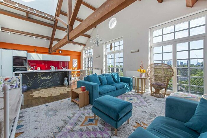 3 Bedroom Flat To Rent In Tottenham Road, De Beauvoir, N1