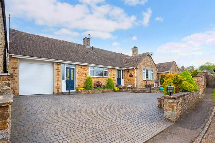 5 Bedroom Detached Bungalow For Sale In Astrop Road, Kings Sutton, OX17