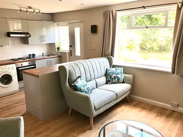 3 Bedroom Semi-Detached House To Rent In Oxford Street, Sheffield, S6