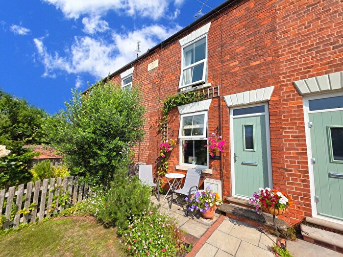 3 Bedroom Terraced House For Sale In Station Road, Walkeringham, DN10