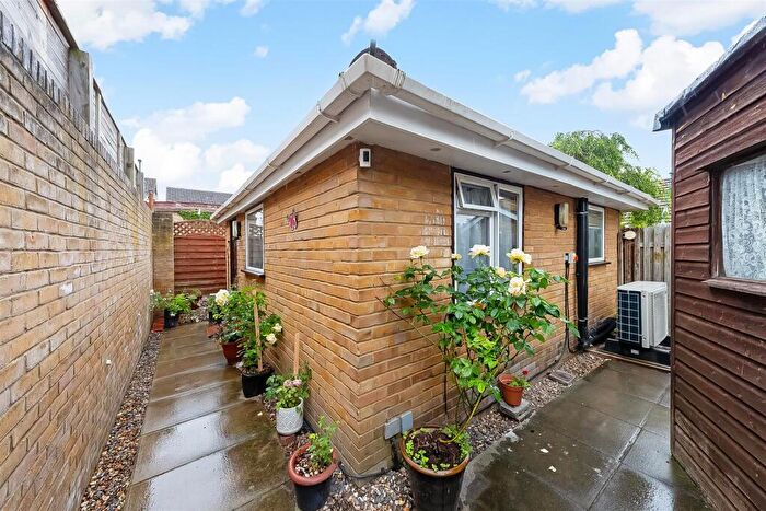 1 Bedroom Detached Bungalow For Sale In Carew Road, Wallington, SM6
