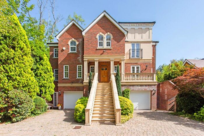 6 Bedroom Detached House For Sale In School Lane, Seer Green, HP9