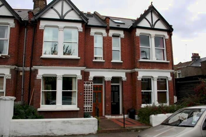 2 Bedroom Flat To Rent In Weston Road, Chiswick, London, W4
