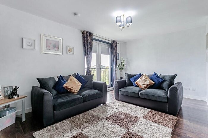 2 Bedroom Flat For Sale In Colonsay Way, Edinburgh, EH5