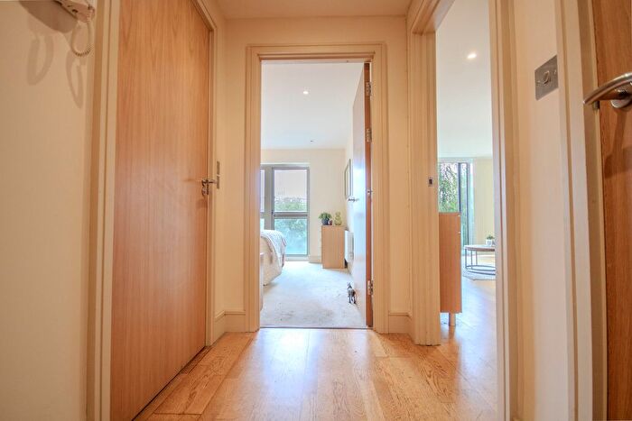 1 Bedroom Flat For Sale In Hayes Road, Penarth, CF64