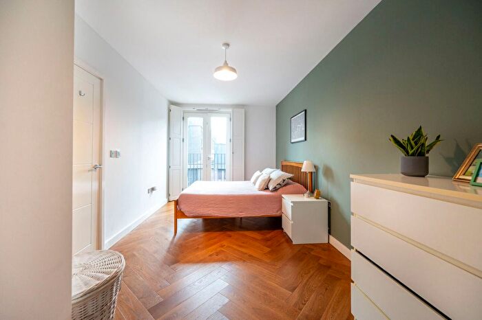 3 Bedroom Flat For Sale In Triathlon Point, Stratford, E20