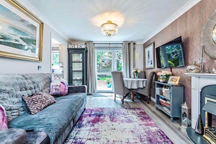 1 Bedroom Flat For Sale In Stafford Road, Caterham, Surrey, CR3