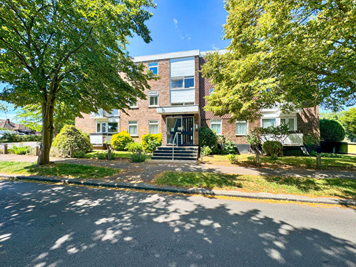 2 Bedroom Apartment For Sale In Lime Lodge, London Road, Leigh-on-Sea, SS9