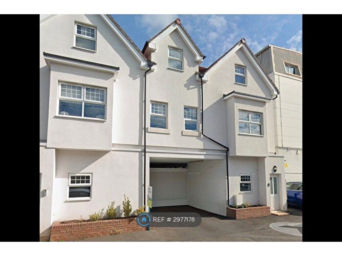 2 Bedroom Flat To Rent In Platinum Apartments, Kenley, CR8