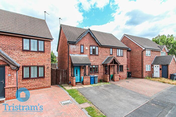 2 Bedroom Semi-Detached House To Rent In Lindale Close, Gamston, Nottingham, NG2