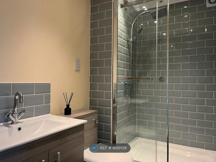 1 Bedroom Flat To Rent In Abbey House, Horsham, RH13