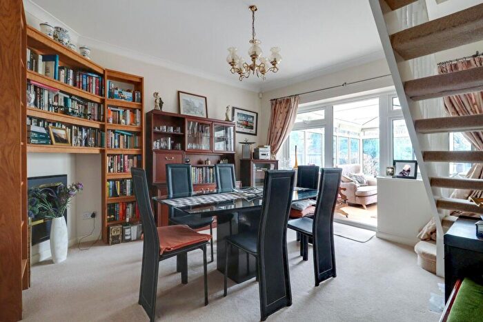 2 Bedroom Detached Bungalow To Rent In Oaken Drive, Claygate, KT10