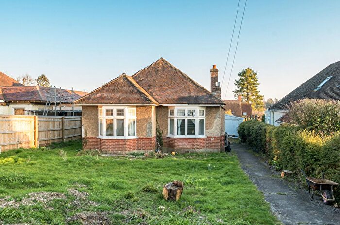 2 Bedroom Bungalow For Sale In Uplands Road, Winchester, Hampshire, SO22