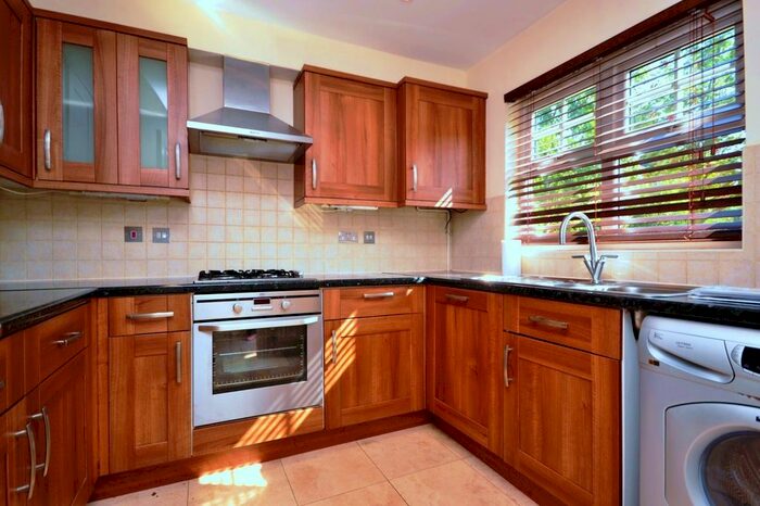 3 Bedroom Terraced House To Rent In Colenso Drive, Mill Hill, NW7