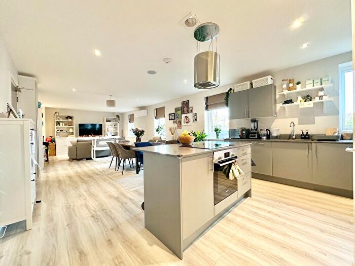 2 Bedroom Apartment To Rent In Park Avenue, Sale, Greater Manchester, M33