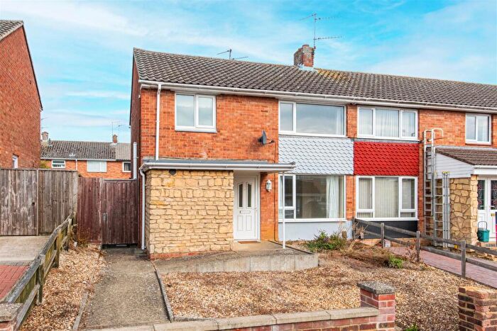 3 Bedroom Semi-Detached House For Sale In Gunthorpe Place, Corby, NN18