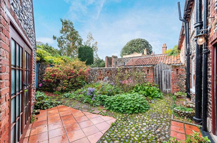 2 Bedroom Cottage To Rent In High Street, NR25