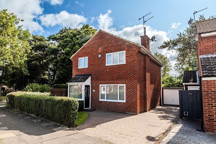 4 Bedroom Detached House For Sale In Pinewood Close, Kenton Bank Foot, Newcastle Upon Tyne, NE3