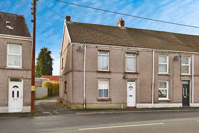 4 Bedroom End Of Terrace House For Sale In Llandybie Road, Ammanford, Carmarthenshire, SA18