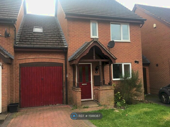 4 Bedroom Semi-Detached House To Rent In Hazeltree Grove, Dorridge, Solihull, B93