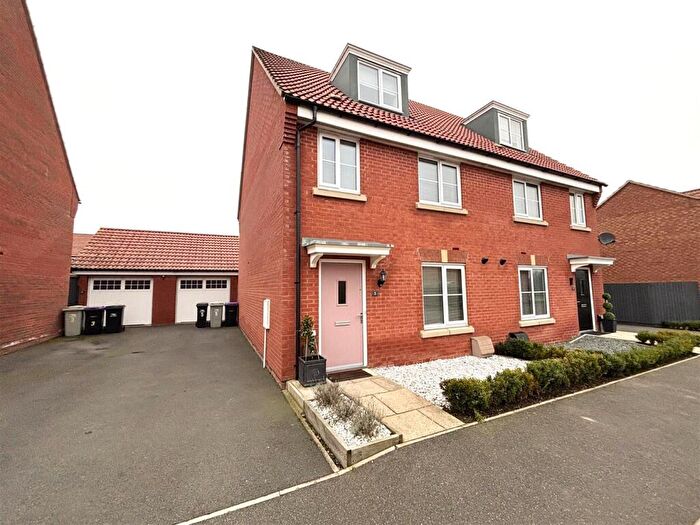4 Bedroom Semi-Detached House For Sale In Falcon Avenue, Louth, LN11