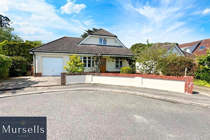 4 Bedroom Detached House For Sale In Gwenlyn Road, Poole, BH16