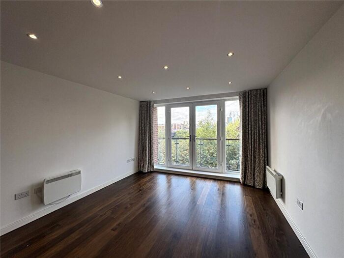 2 Bedroom Flat To Rent In Worsdell Drive, Gateshead, Tyne And Wear, NE8
