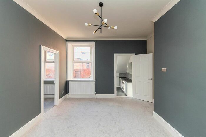 2 Bedroom Flat To Rent In Rodsley Avenue, Gateshead, Tyne And Wear, NE8