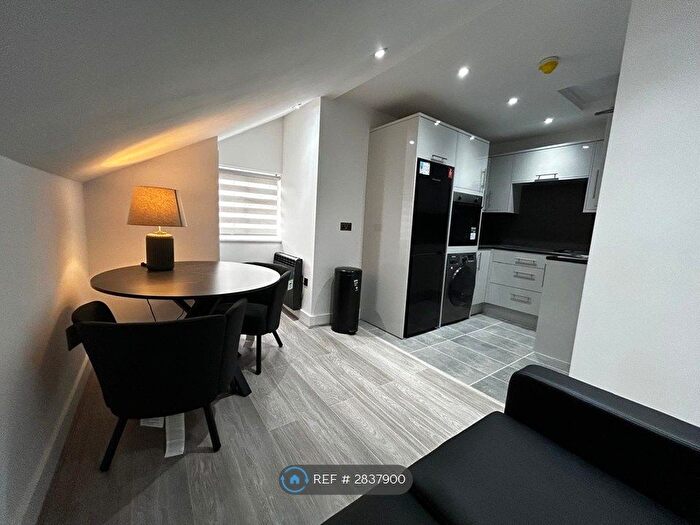 3 Bedroom Flat To Rent In Stanton Road, Croydon, CR0